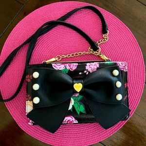 Betsey Johnson Crossbody Bag. NWOT